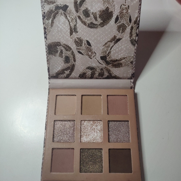 Snake eyeshadow palette - Picture 3 of 4